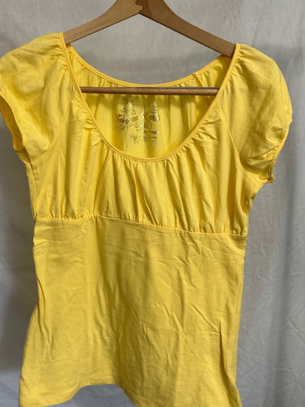 Take Me Surf Yellow Scoop Neck Top Women’s Size Large – Ruched Short Sleeve
